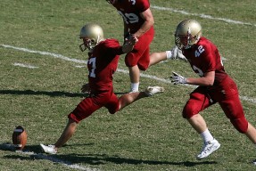 华人博彩策略研究论坛-杜兰特巅峰对决，Doinb与FPX激战70分钟，战术调整胜负难料